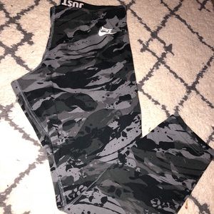 Nike grey camo medium legging